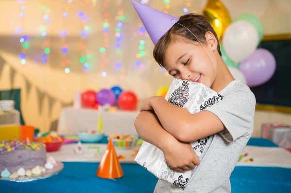 Les bienfaits des petits cadeaux personnalisés lors d'une fête d'anniversaire